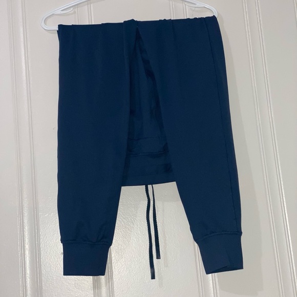 Lululemon - Picture 3 of 4